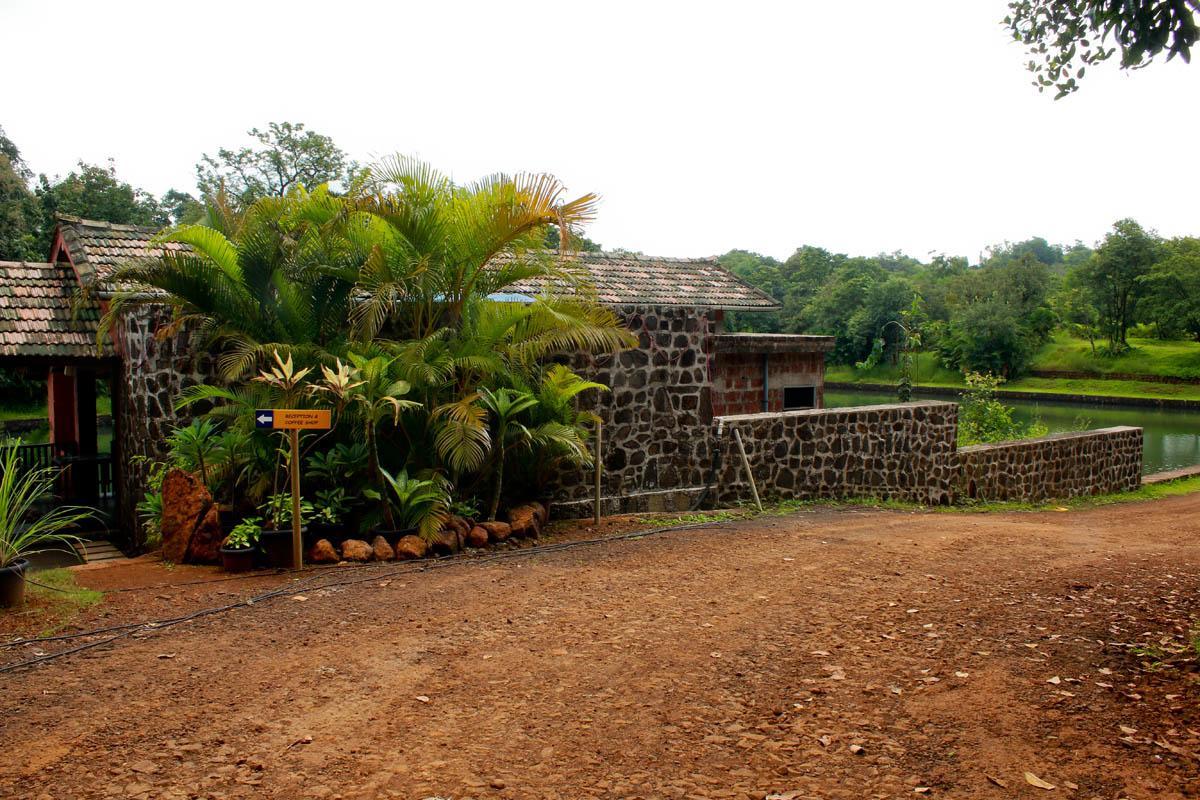Cherilyn Monta Resort - Ratnagiri Vatul Exterior photo